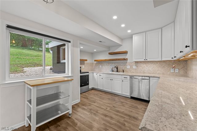 145 Brookdell Drive NW, North Canton, OH 44720