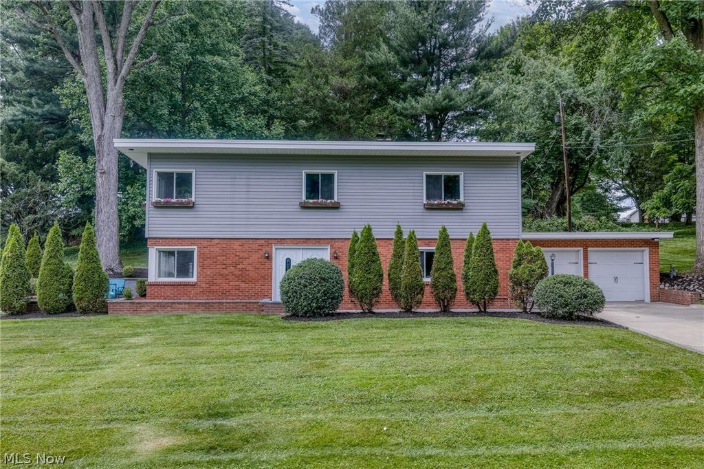 145 Brookdell Drive NW, North Canton, OH 44720