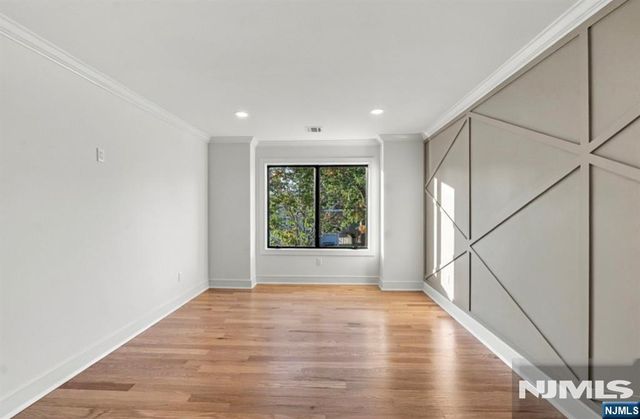 31 Barnsdale Road, Clifton, NJ 07013