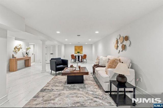 31 Barnsdale Road, Clifton, NJ 07013