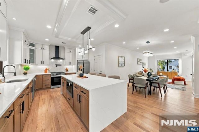 31 Barnsdale Road, Clifton, NJ 07013