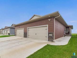 9620 W Broek Dr, Sioux Falls, SD 57106