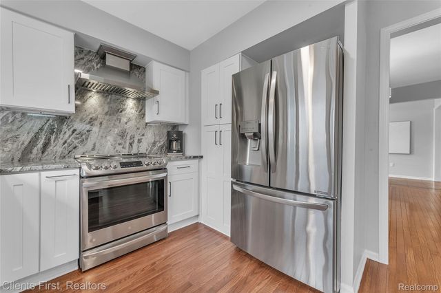 20019 Southampton Drive, Livonia, MI 48152