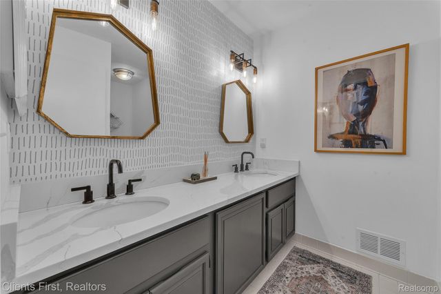 20019 Southampton Drive, Livonia, MI 48152