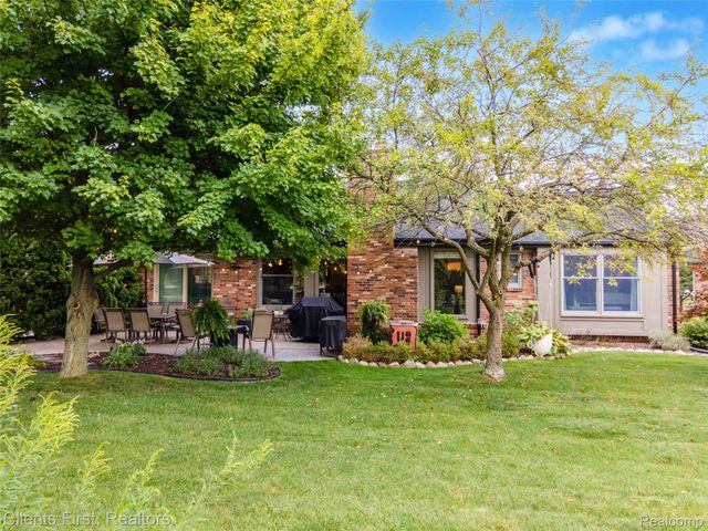 20019 Southampton Drive, Livonia, MI 48152