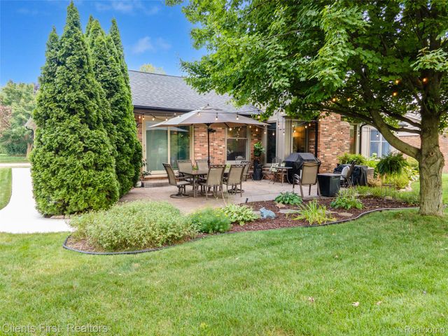 20019 Southampton Drive, Livonia, MI 48152