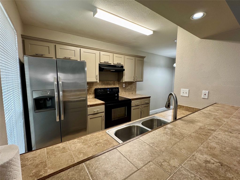 5981 Arapaho Road 303, Dallas, TX 75248