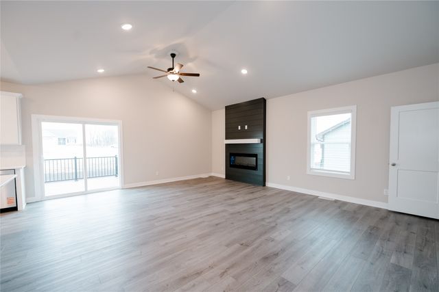 757 E 23rd Street N, Newton, IA 50208