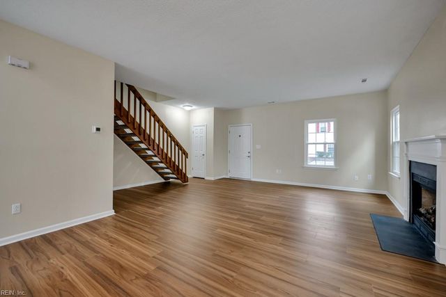 821 Gas Light LN, Virginia Beach, VA 23462