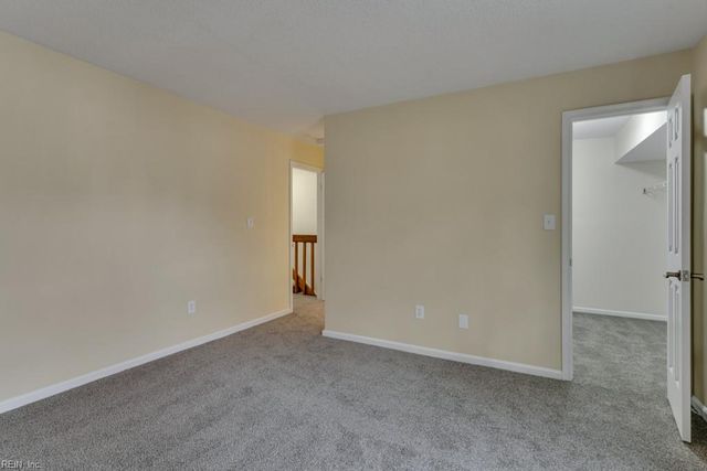 821 Gas Light LN, Virginia Beach, VA 23462