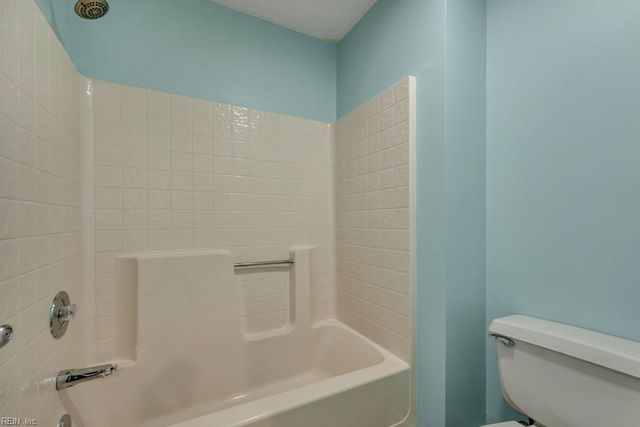 821 Gas Light LN, Virginia Beach, VA 23462