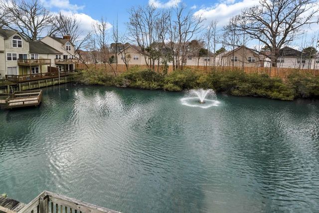 821 Gas Light LN, Virginia Beach, VA 23462