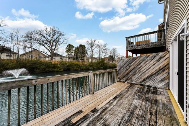 821 Gas Light LN, Virginia Beach, VA 23462