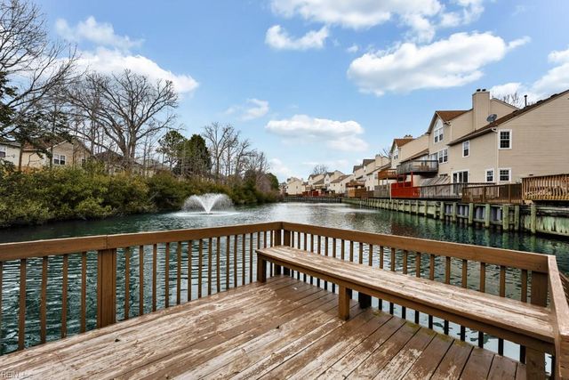 821 Gas Light LN, Virginia Beach, VA 23462