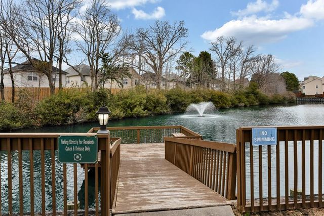 821 Gas Light LN, Virginia Beach, VA 23462