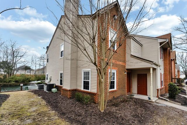 821 Gas Light LN, Virginia Beach, VA 23462