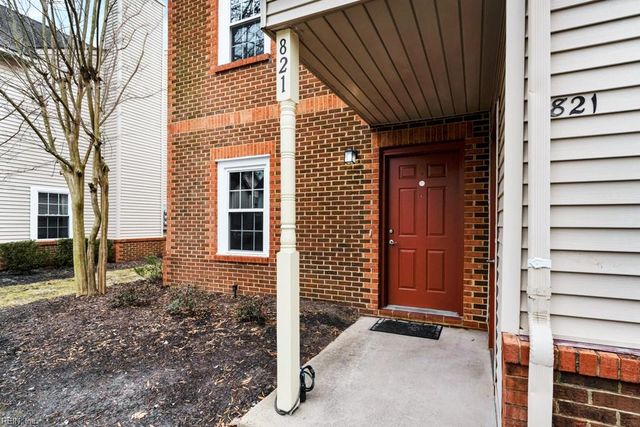821 Gas Light LN, Virginia Beach, VA 23462