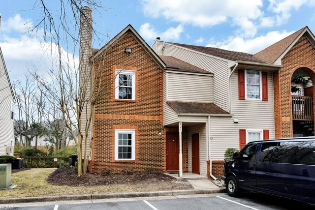 821 Gas Light LN, Virginia Beach, VA 23462