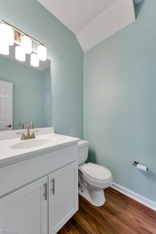 821 Gas Light LN, Virginia Beach, VA 23462