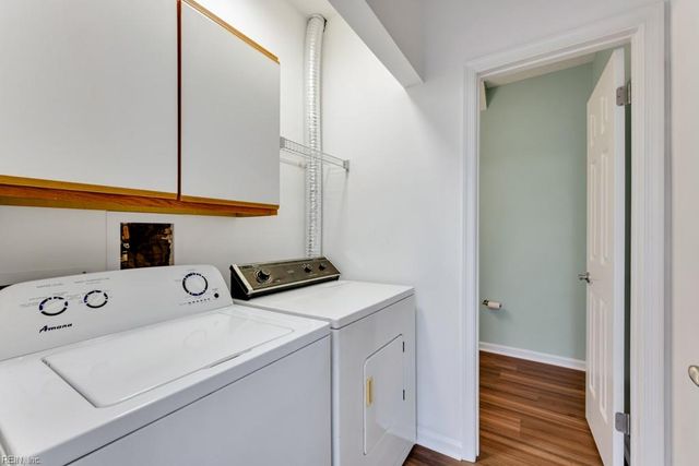 821 Gas Light LN, Virginia Beach, VA 23462