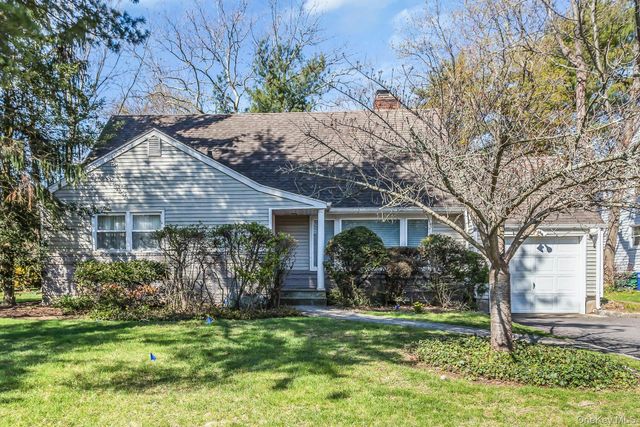 11 Rockhill Road, East Hills, NY 11577
