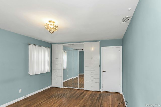 11 Rockhill Road, East Hills, NY 11577