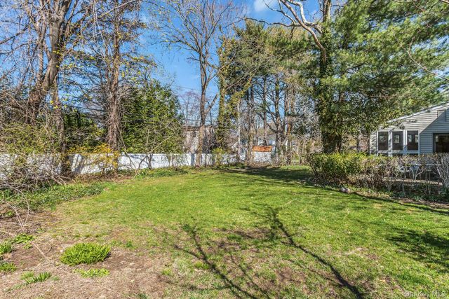 11 Rockhill Road, East Hills, NY 11577