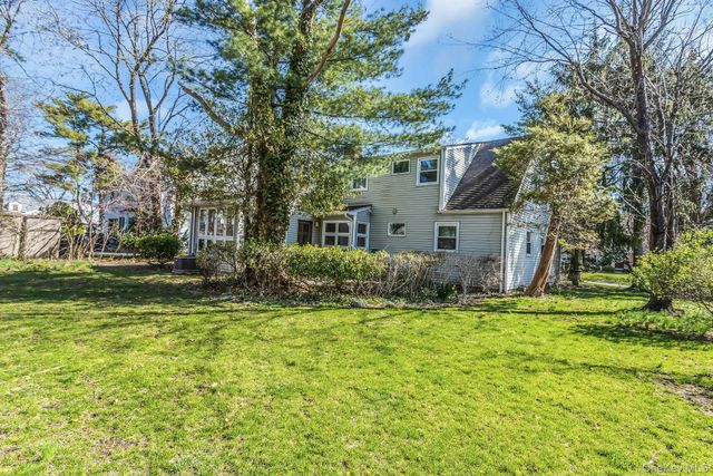 11 Rockhill Road, East Hills, NY 11577