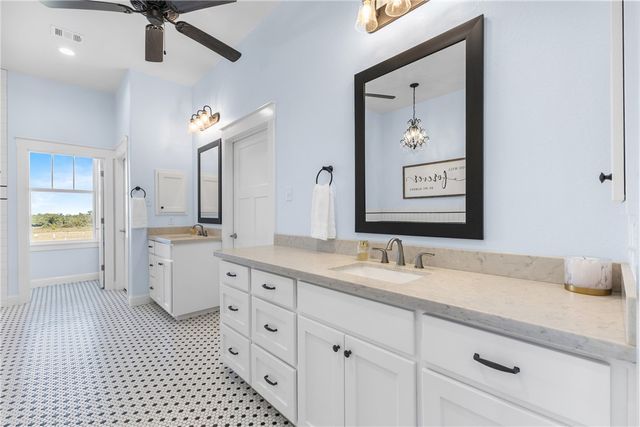 1694 Henry Prairie Road, Franklin, TX 77856