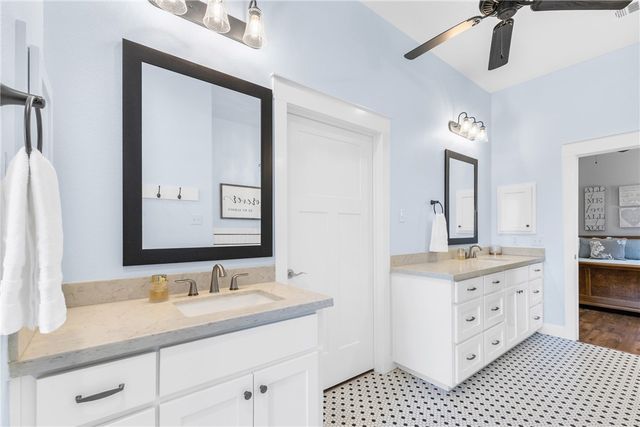 1694 Henry Prairie Road, Franklin, TX 77856