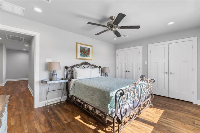 1694 Henry Prairie Road, Franklin, TX 77856