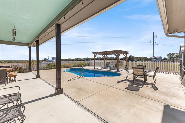 1694 Henry Prairie Road, Franklin, TX 77856