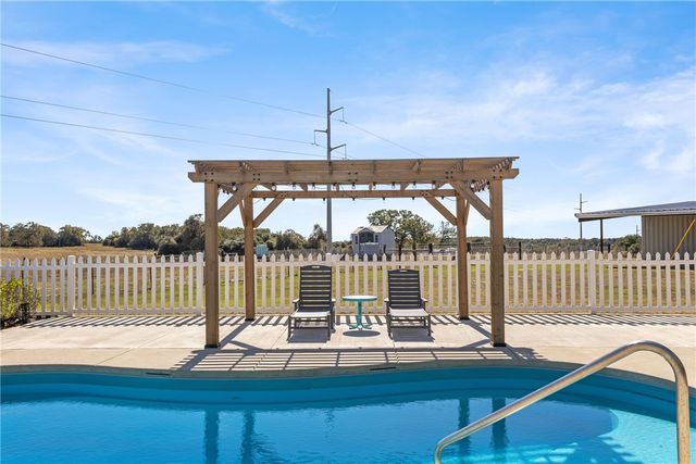 1694 Henry Prairie Road, Franklin, TX 77856