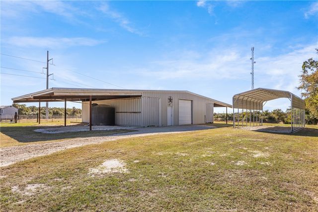 1694 Henry Prairie Road, Franklin, TX 77856