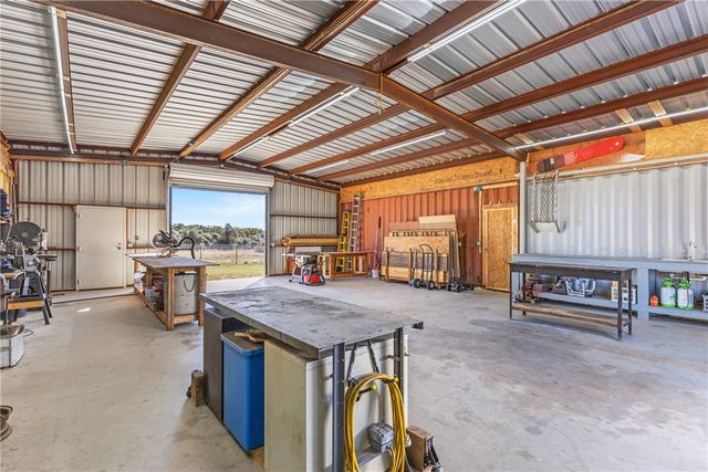 1694 Henry Prairie Road, Franklin, TX 77856