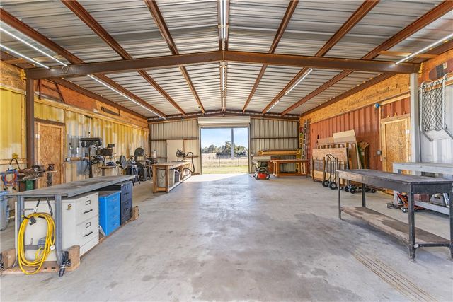 1694 Henry Prairie Road, Franklin, TX 77856