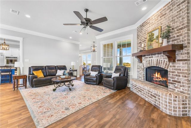 1694 Henry Prairie Road, Franklin, TX 77856