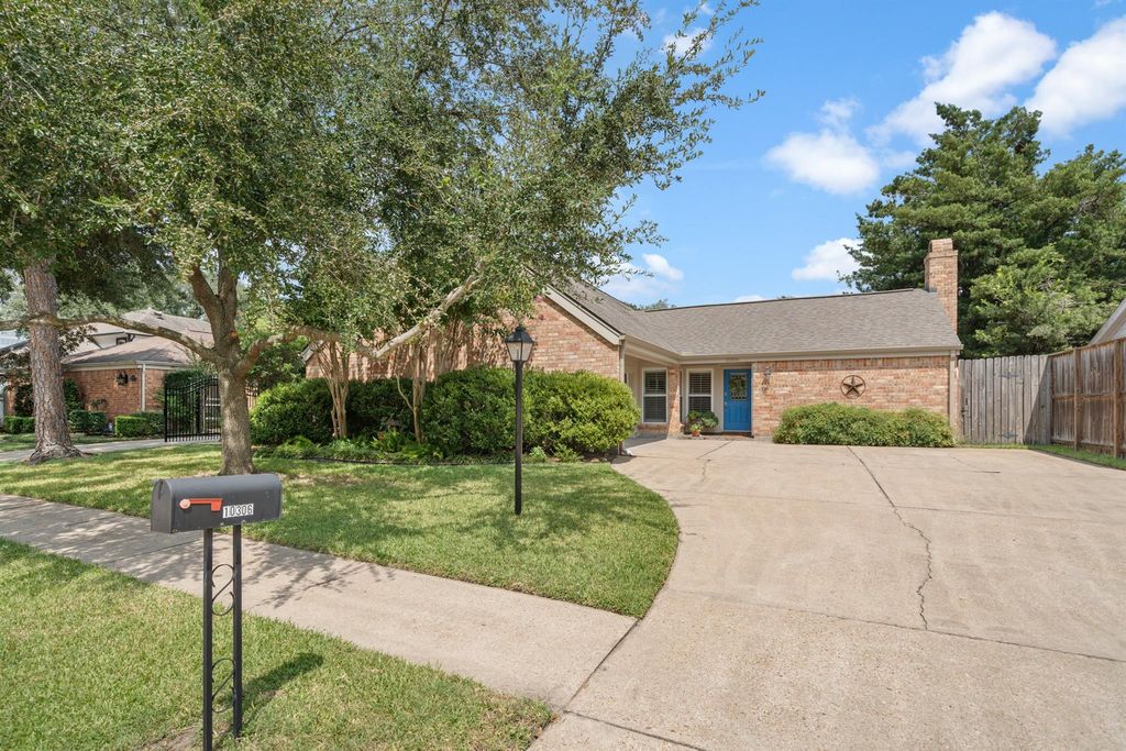 10306 Briar River Drive, Houston, TX 77042
