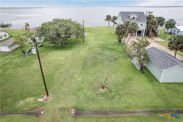 870 County Road 307, Port Lavaca, TX 77979