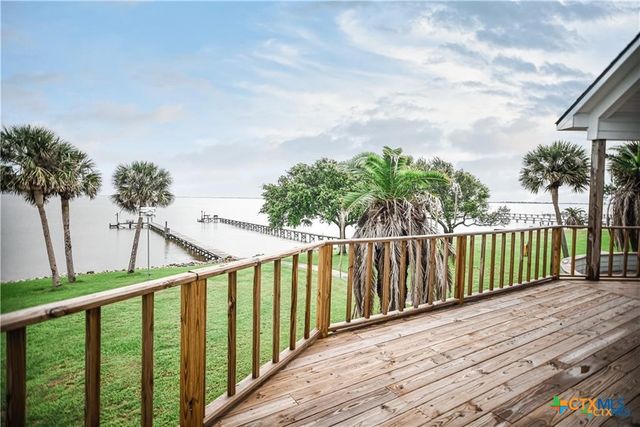 870 County Road 307, Port Lavaca, TX 77979