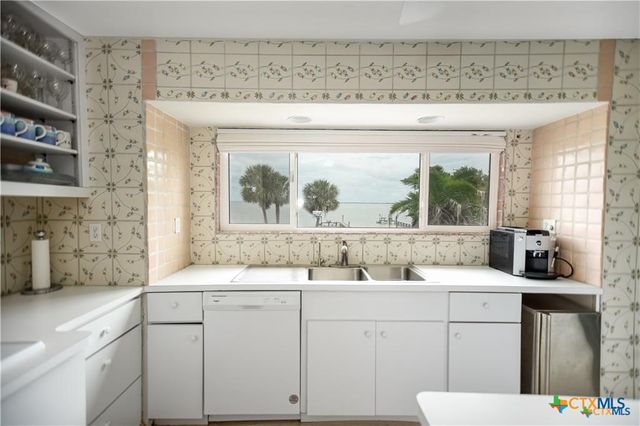 870 County Road 307, Port Lavaca, TX 77979
