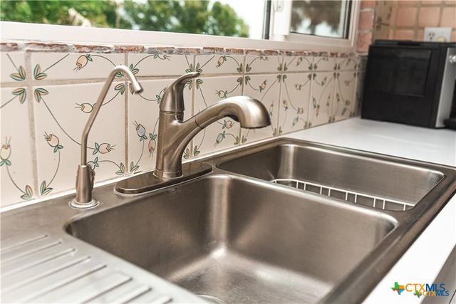 870 County Road 307, Port Lavaca, TX 77979
