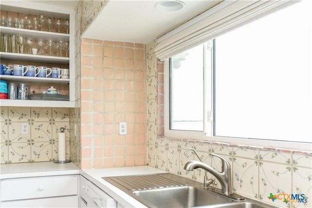 870 County Road 307, Port Lavaca, TX 77979