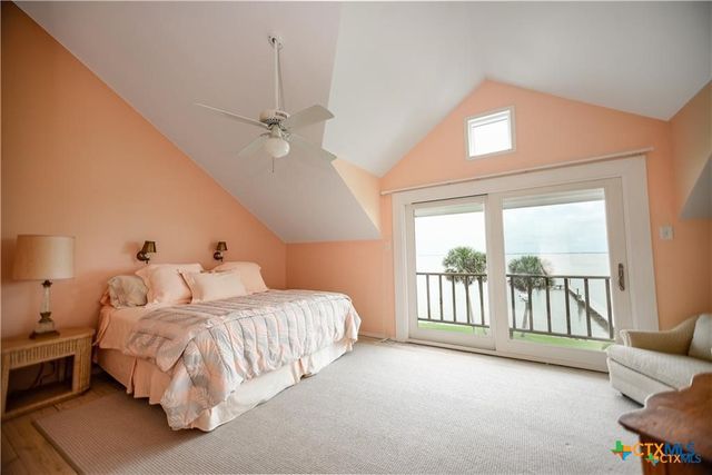 870 County Road 307, Port Lavaca, TX 77979