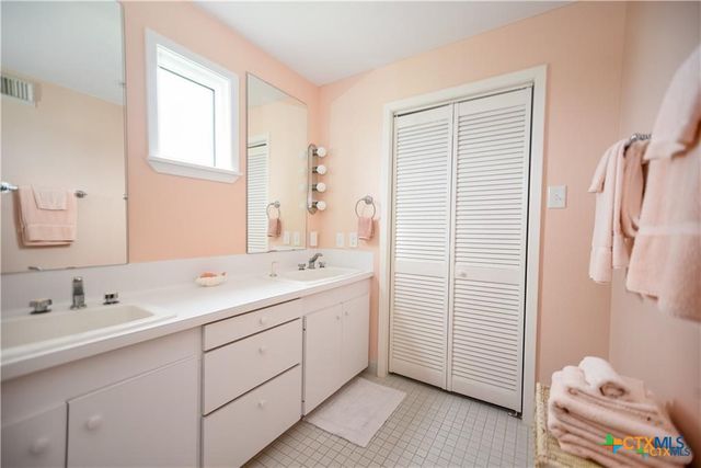 870 County Road 307, Port Lavaca, TX 77979