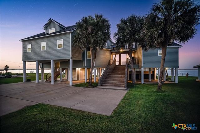 870 County Road 307, Port Lavaca, TX 77979