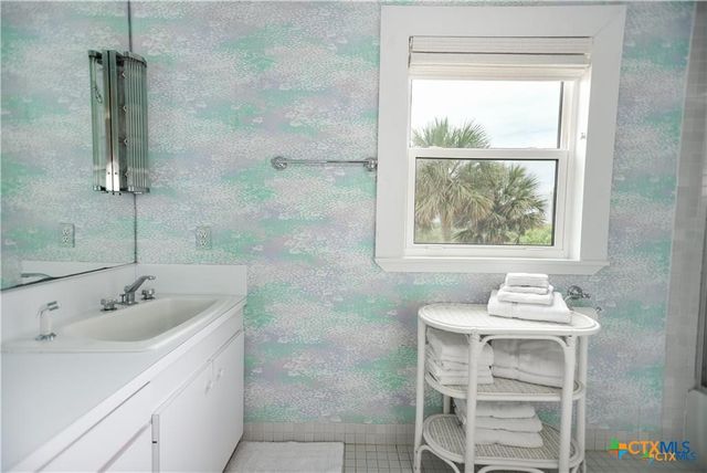 870 County Road 307, Port Lavaca, TX 77979