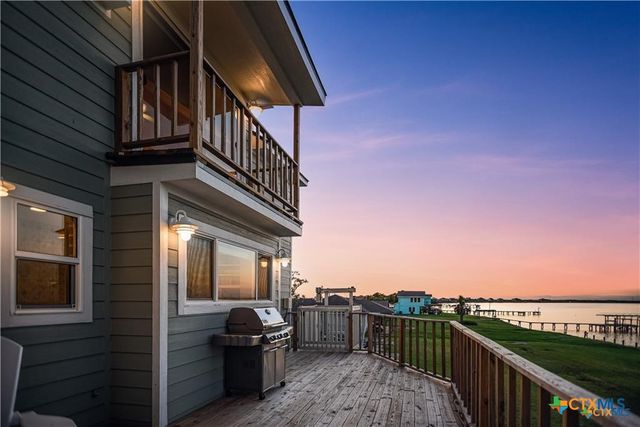 870 County Road 307, Port Lavaca, TX 77979