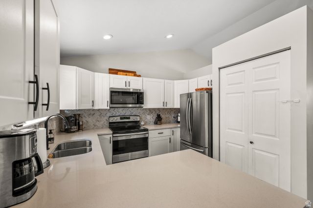3947 W DONALBAIN ST, South Jordan, UT 84009