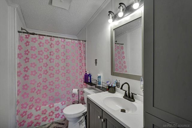 57561 Meadow Drive, New Haven, MI 48048